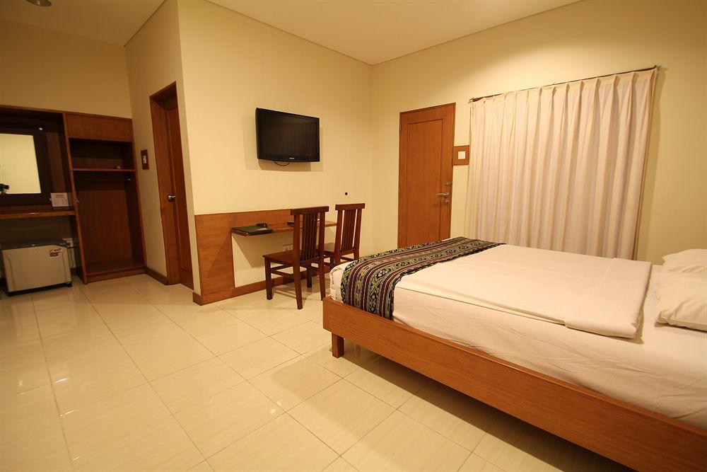 Paradiso Beach Inn Kuta  Exterior photo