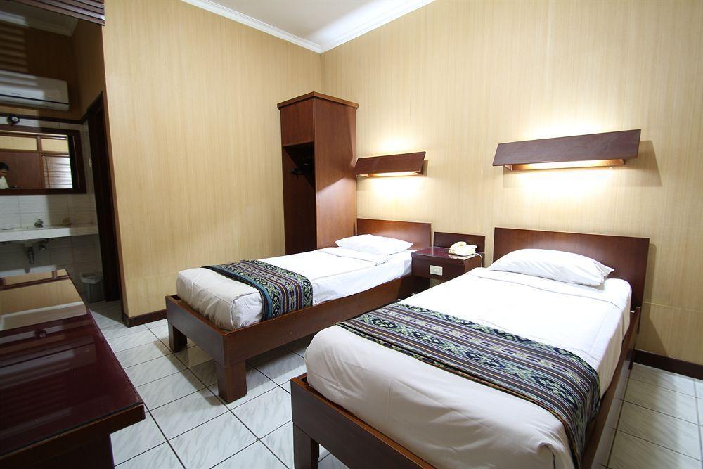Paradiso Beach Inn Kuta  Exterior photo