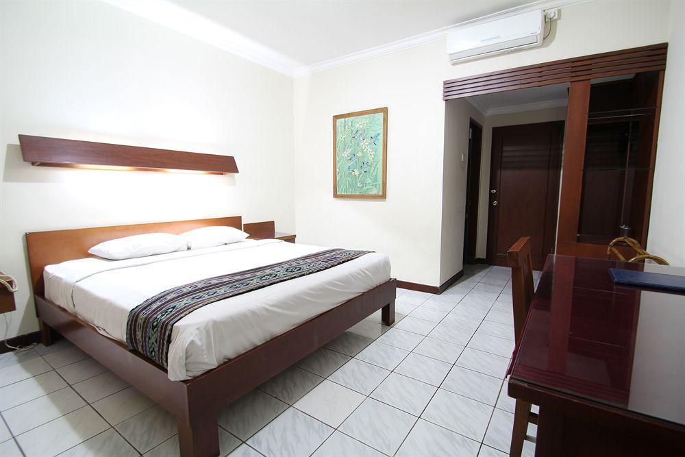 Paradiso Beach Inn Kuta  Exterior photo