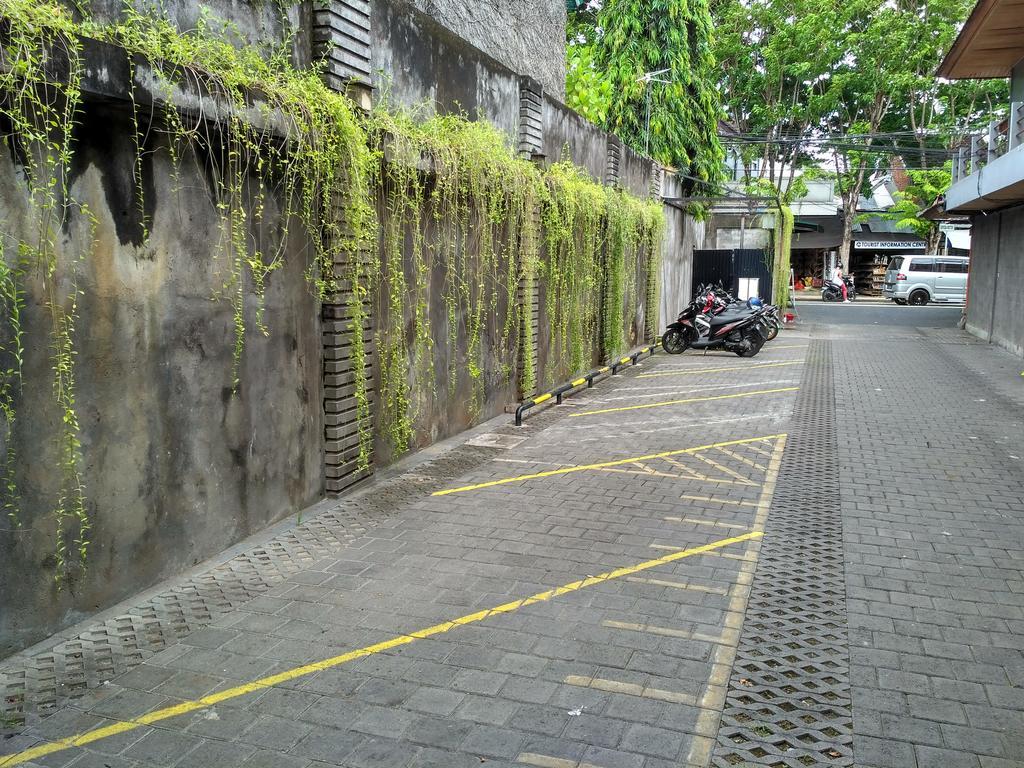 Paradiso Beach Inn Kuta  Exterior photo