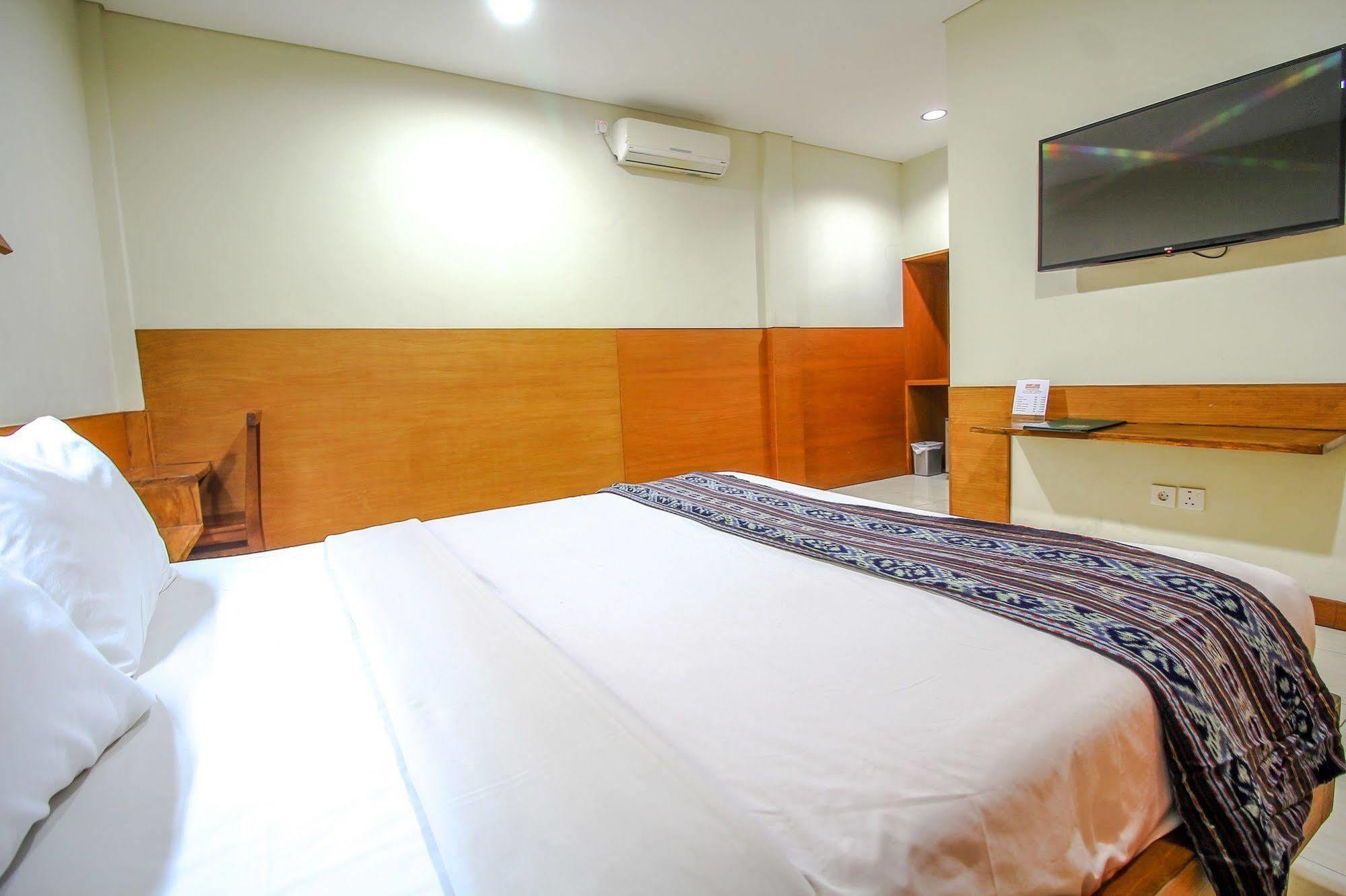 Paradiso Beach Inn Kuta  Exterior photo