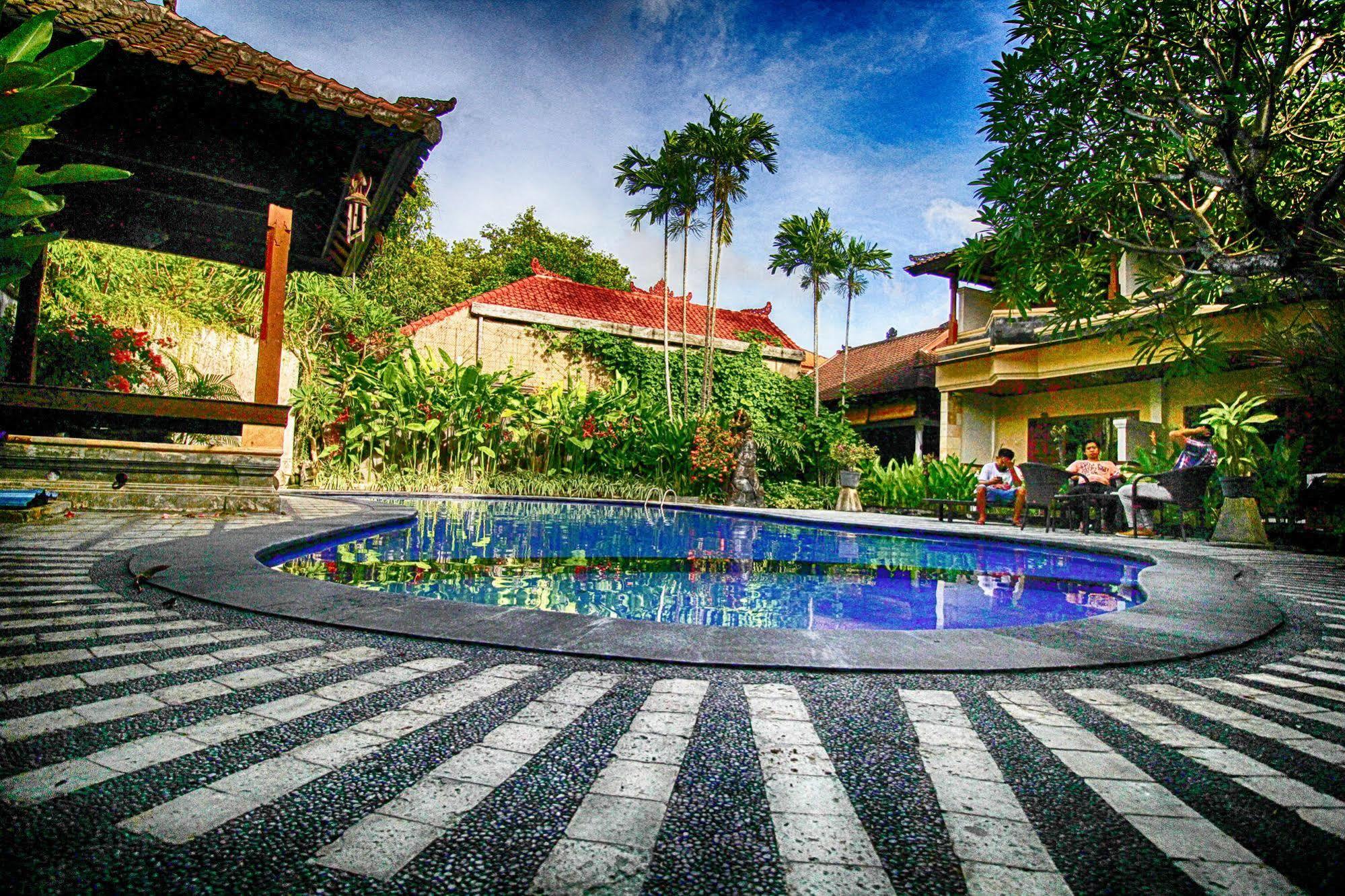Paradiso Beach Inn Kuta  Exterior photo